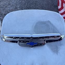 1952 Chevy deluxe hood emblem