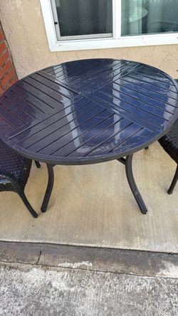 Round Metal Outdoor Patio Dining Table