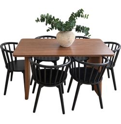 Dining table/Chairs