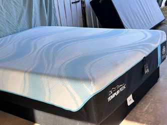 Tempur-Pedic Hybrid Mattressqueen