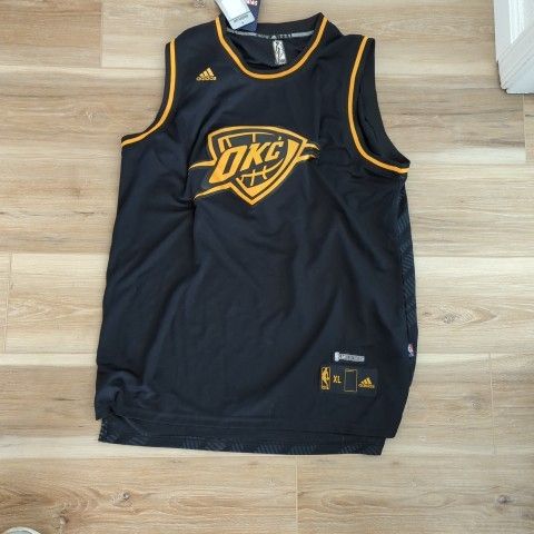 NEVER WORN! Oklahoma City Thunder Kevin Durant 35 Jersey Kids XL for Sale  in Alhambra, CA - OfferUp
