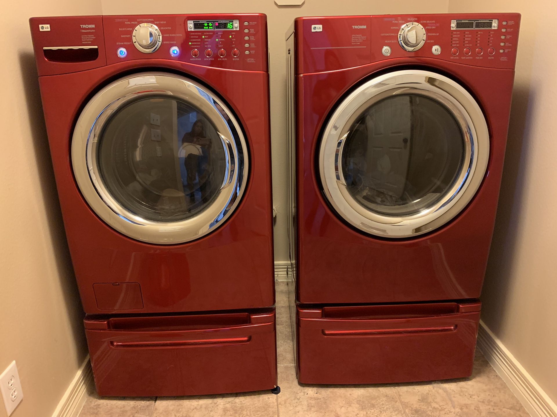 LG washer and dryer with pedestal.