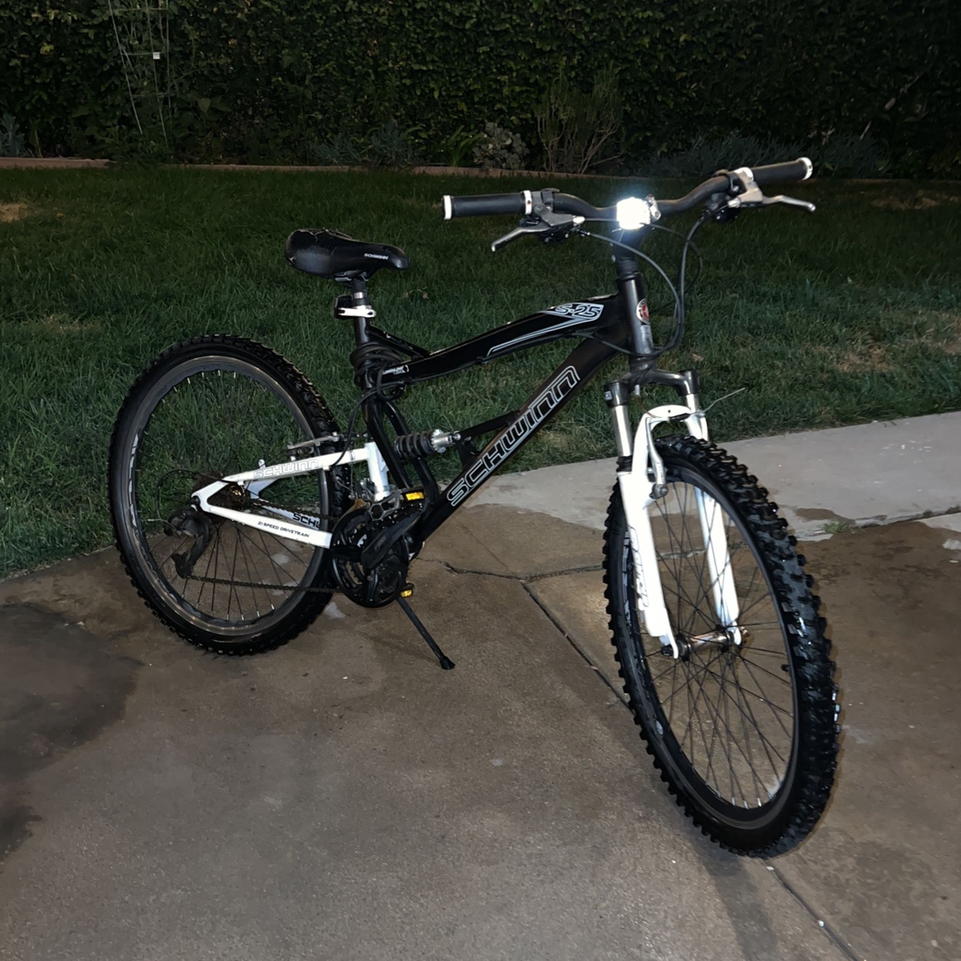 Schwinn S 25 Mountain Bike for Sale in Los Angeles CA OfferUp