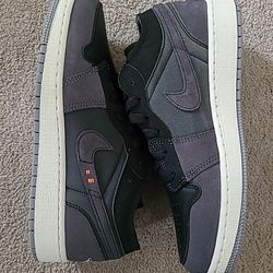 Air Jordan Retro 1 Low Size 7 Youth/8.5wmns & 4 Youth/5.5wmns