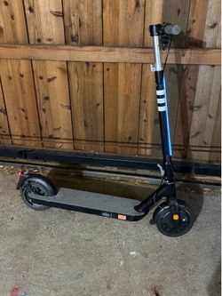 Scooter Electric. Patín eléctrico viene con su cargador