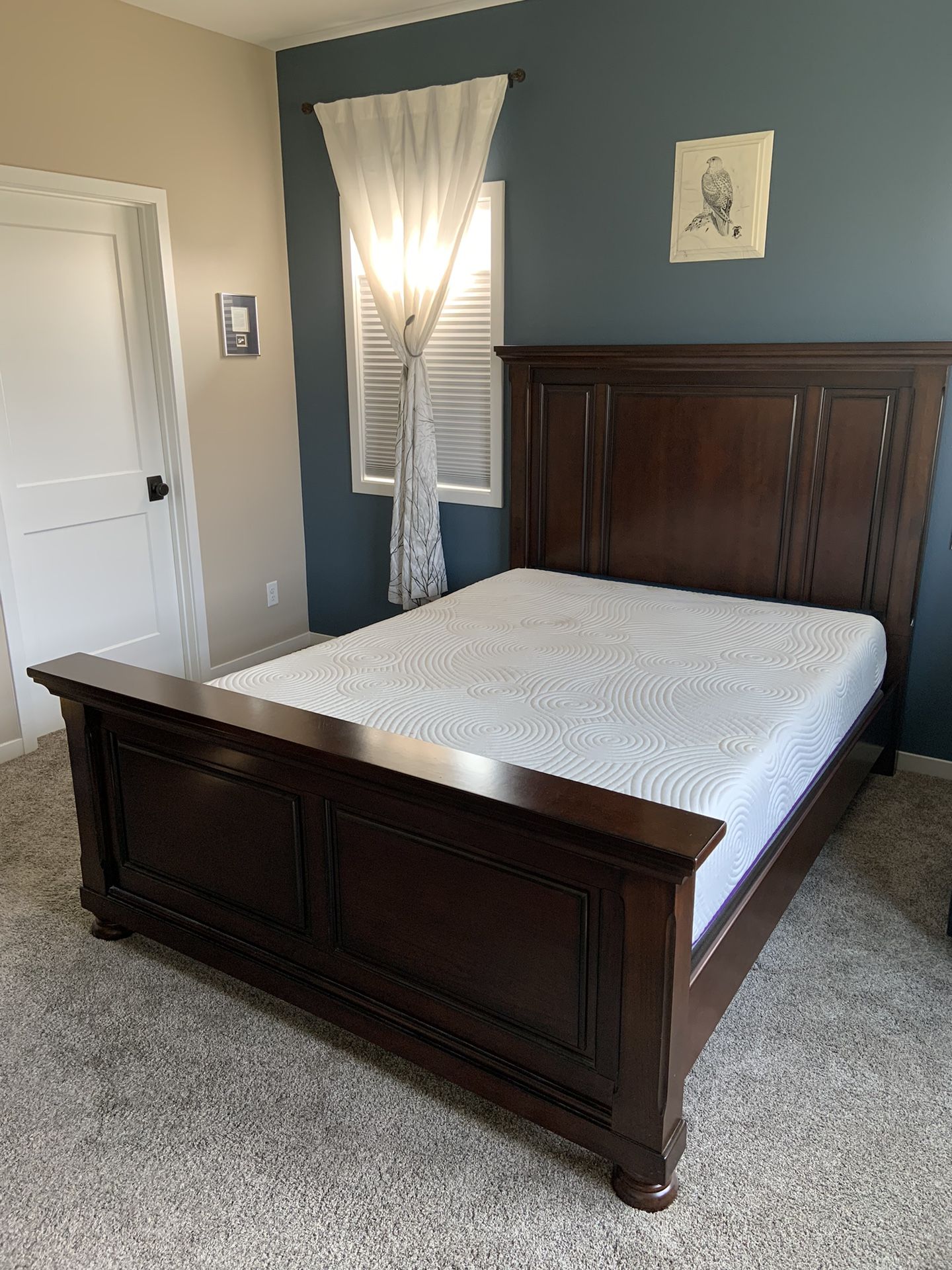 Deluxe Queen Bed Set