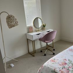 Vanity Table With Light Up Mirror 