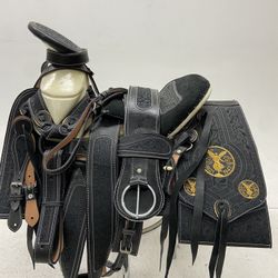 Montura Charra Bordada Con Cantinas Cuadradas 