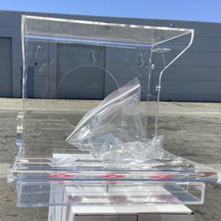 Acrylic Bird Feeder With Suction Cups. Plexi Glass