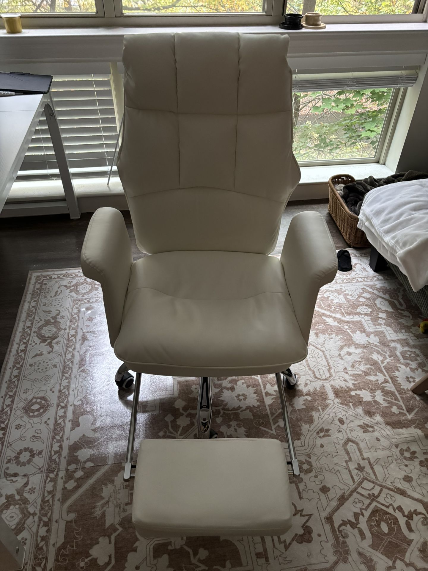 White Leather Executive Office Chair iwith Recline & Footrest