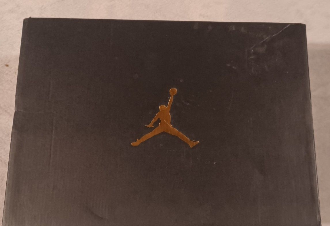 Air Jordan's B Loyal White Court Purple Size 9.5 With Box