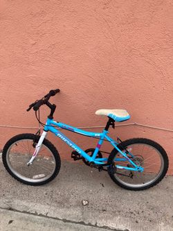 Bike for sale 6 speeds 20 inches tires good condition ready to ride