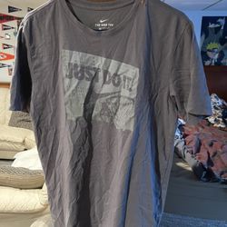 Nike Men’s Shirt Gray Size Large