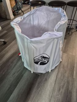 Inflatable cold plunge