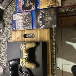 PS4 Bundle (2 Controllers 4 games And Charging Cable)