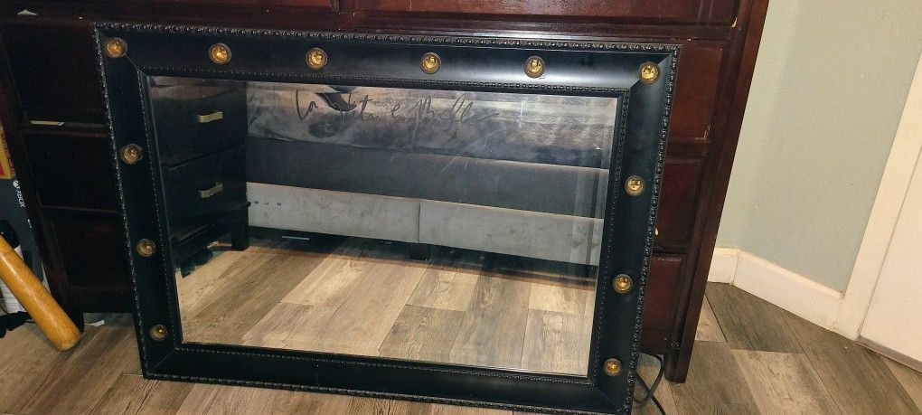 Hollywood-style Mirror