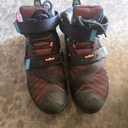 Nike LeBron Soldier 9 Sz 10