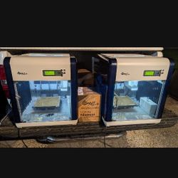 3D Printer XYZ Printing DA VINCI 1.0A Have 2 one works good the other one not working right 1 black filament 3 new nature filament all for $200