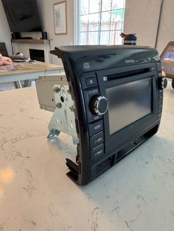 Toyota Tacoma radio head