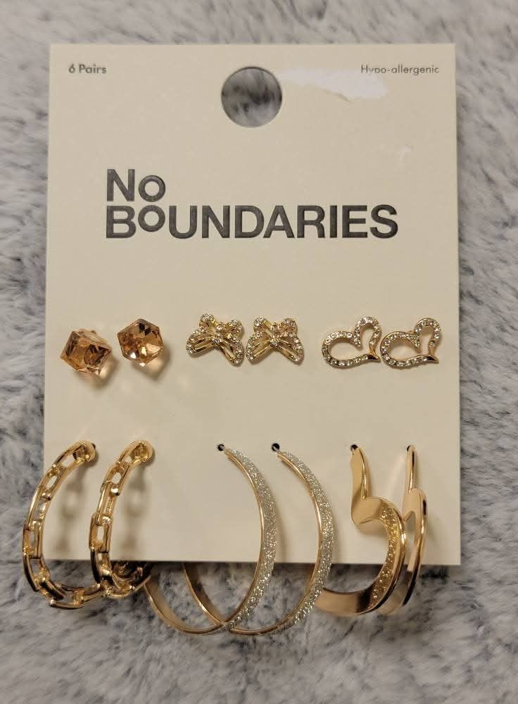 Assorted Jewelry Packs $3 each 
OR 
Mix and Match Any Two For $5 (Please See Description For Quantities)