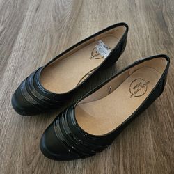 Woman's Flat Shoes 6.5