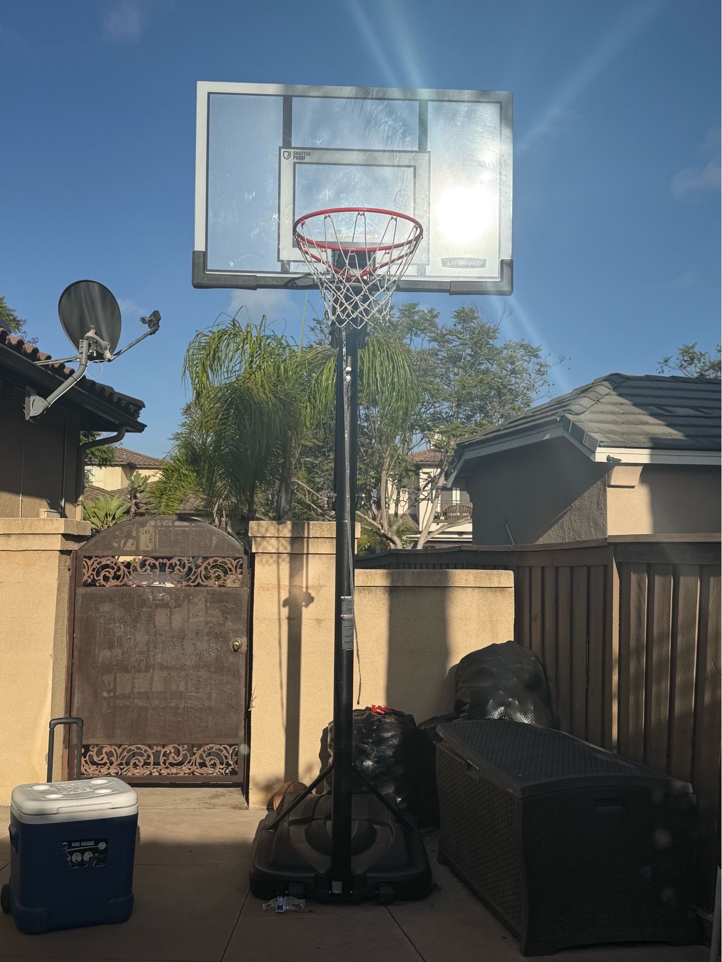 Adjustable basketball hoop