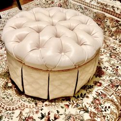 Round Pale Pink Leather Ottoman 2 Seater Button Tufting Top Seat / Foot Rest Wood Frame