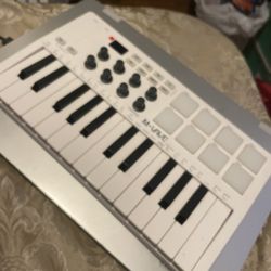 M-wave Smk 25 Key Keyboard With Drum pad