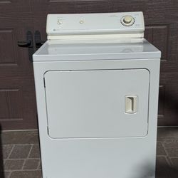 NICE MAYTAG DRYER
