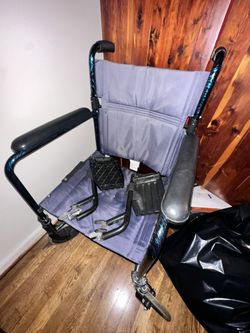 Foldable mobility chair