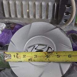 Hunday  Elantra hub cups 10 each
10 cda una 40 for all or make an offer