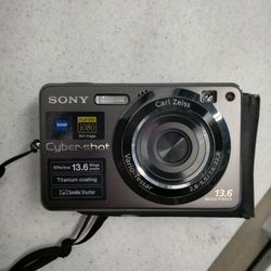 Sony Carl Zeiss Digital Camera 13.6 Megapixels