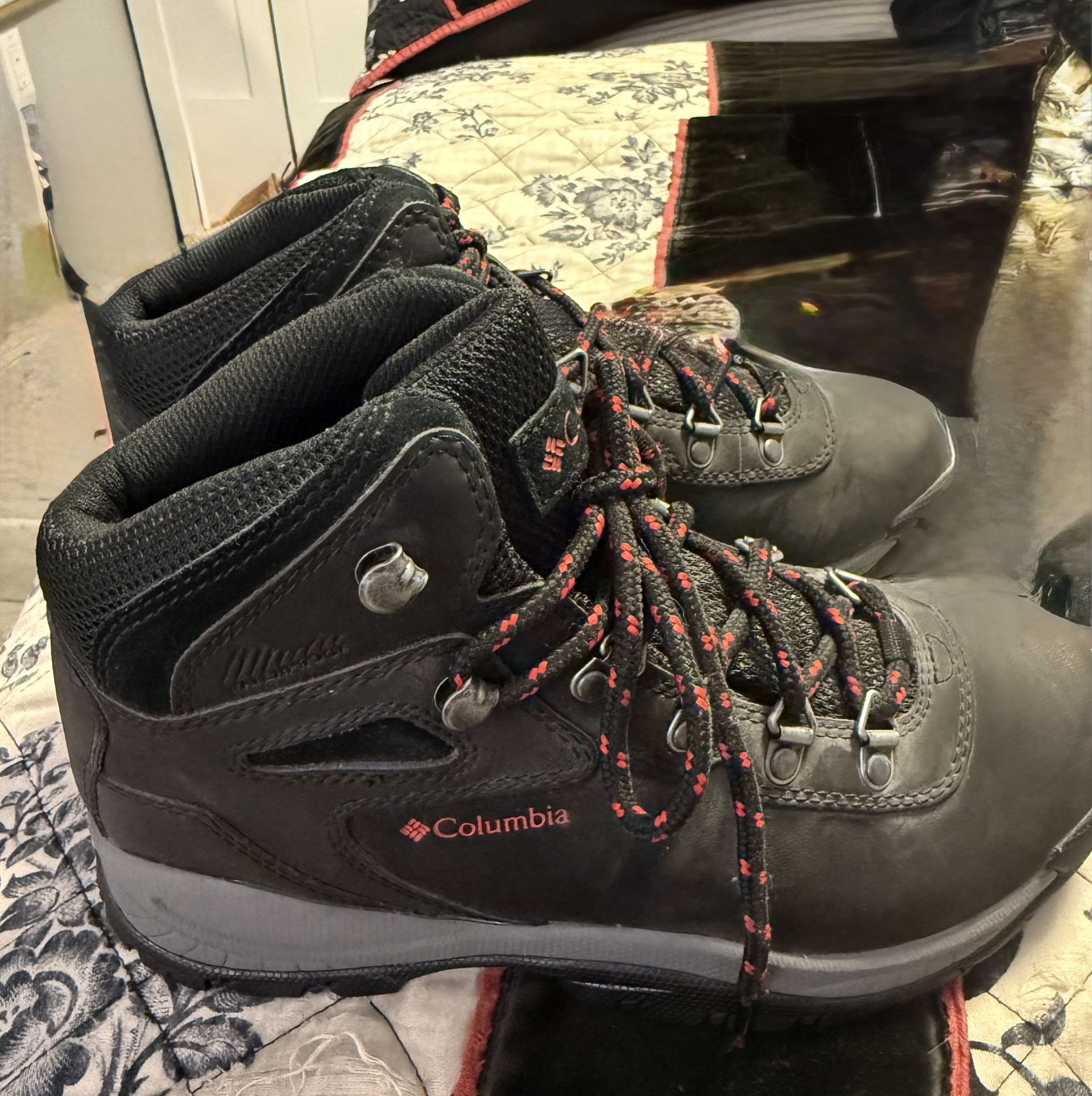Hiking Boots Size 6 1/2 Women