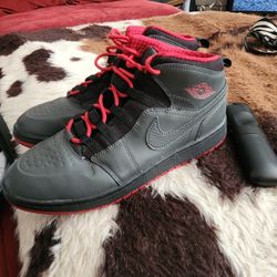 Jordans size 7y 