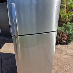 Refrigerator Apartment like new Firm $340