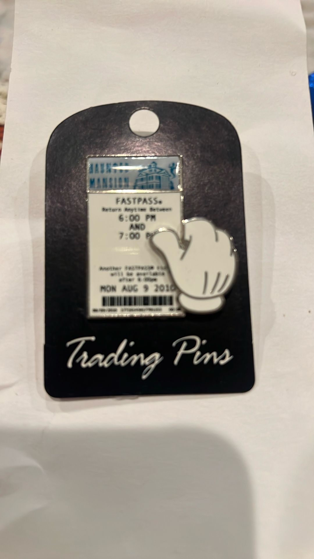 Disney Disneyland Haunted Mansion Fastpass White Glove LE 750 DCA Pin