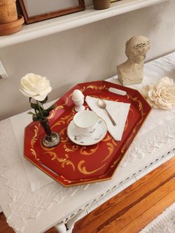 Beautiful vintage Tole serving tray