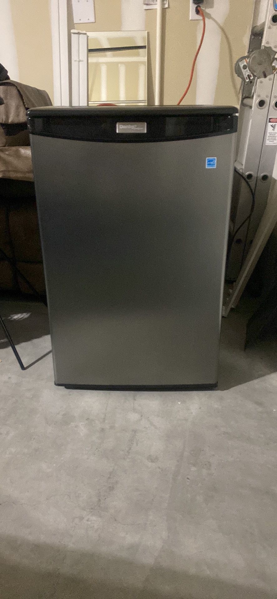 Danby 4.4 Cu Ft Mini Fridge for Sale in Las Vegas, NV OfferUp