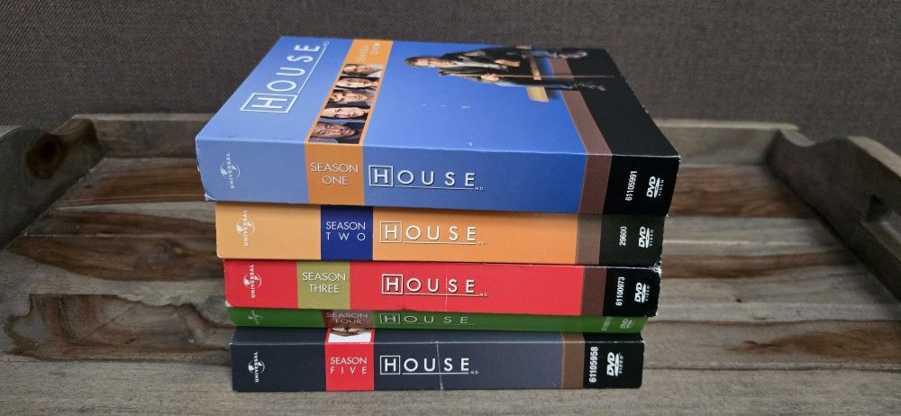 5 seasons of HOUSE - great show