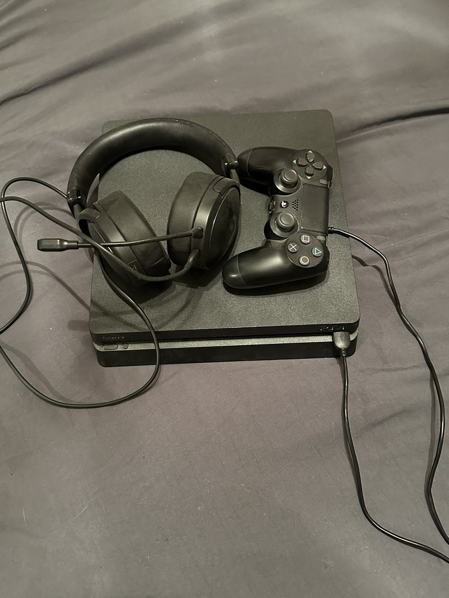 Play Station 4 (slim)