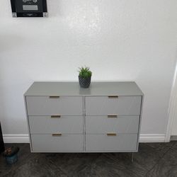 Beautiful Grey Small Entry Way, Dresser Etc 