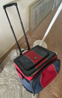 Cooler with wheels