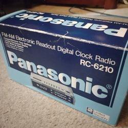 Vintage 1985 Panasonic Clock Radio.