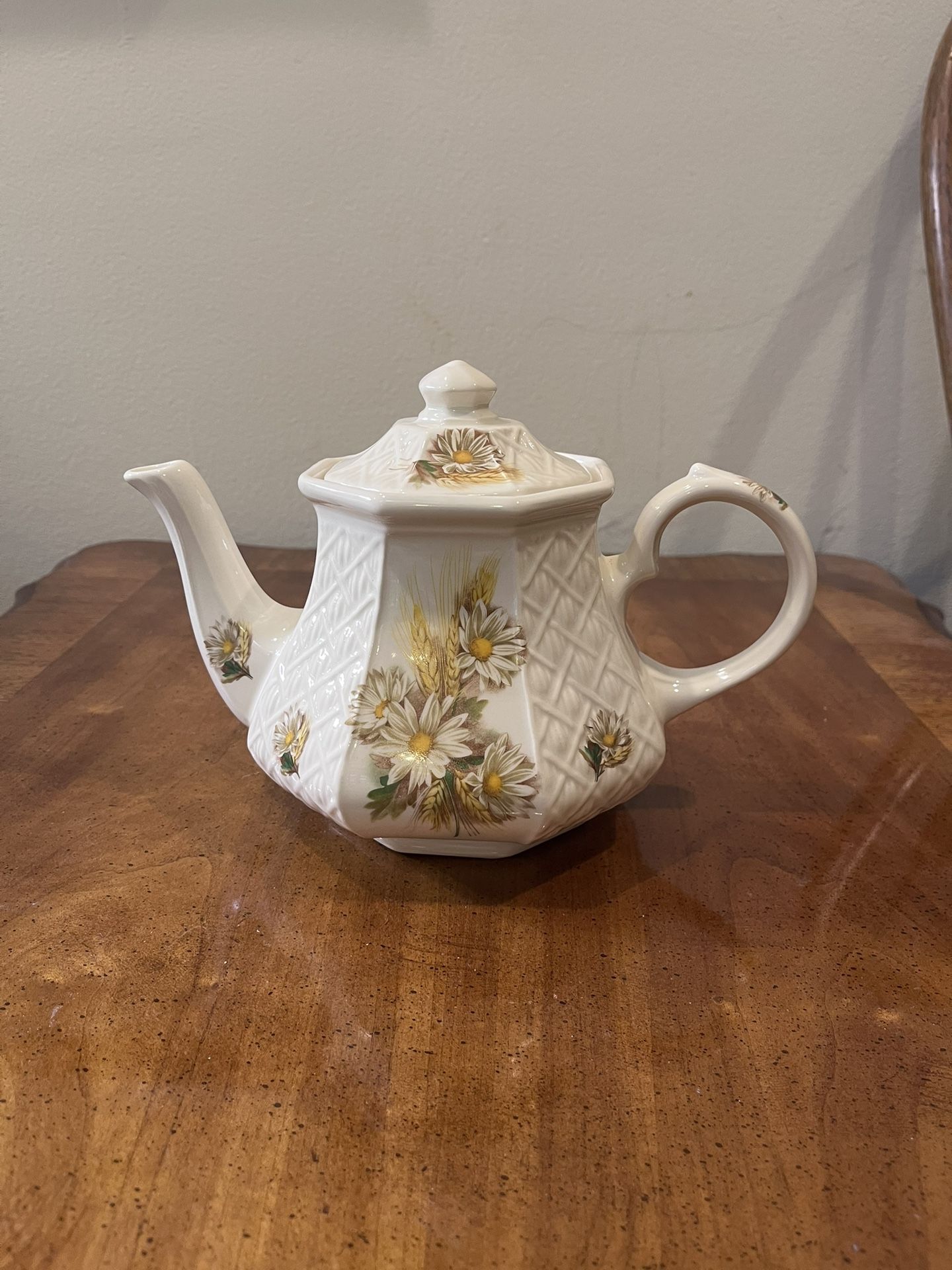 Vintage Sadler teapot Made In England -Like new