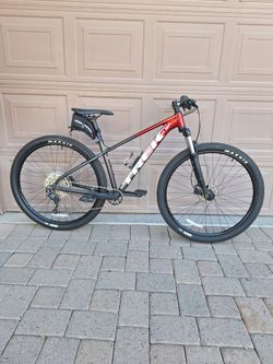TREK MARLIN 6 MOUNTAIN BIKE 29 ER 1 X 10 SPEED