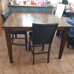 Kitchen Table and 2 chairs