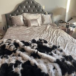 QUEEN BED