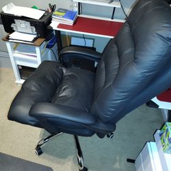OFFICE CHAIRS ( LIKE NEW / 4 MONTHS OLD )