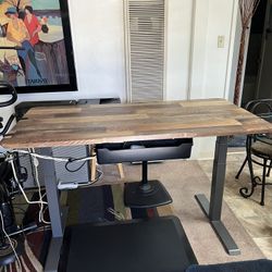 Vari   Electric Standing Desk