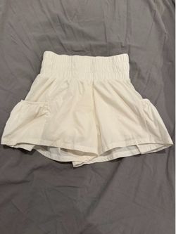 Women’s Cream High-Rise Athletic shorts - Size 6